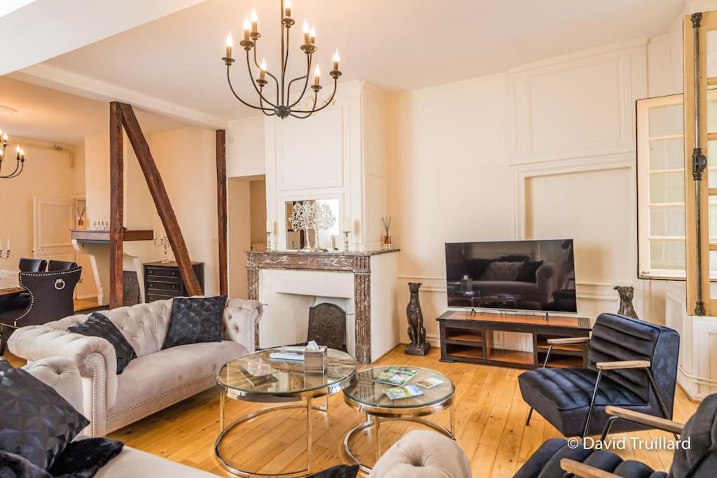 Suites Mana - Matahina Avec Vue Superbe Sur La Place Ducale Et Parking Prive Inclus Charleville-Mézières Kültér fotó