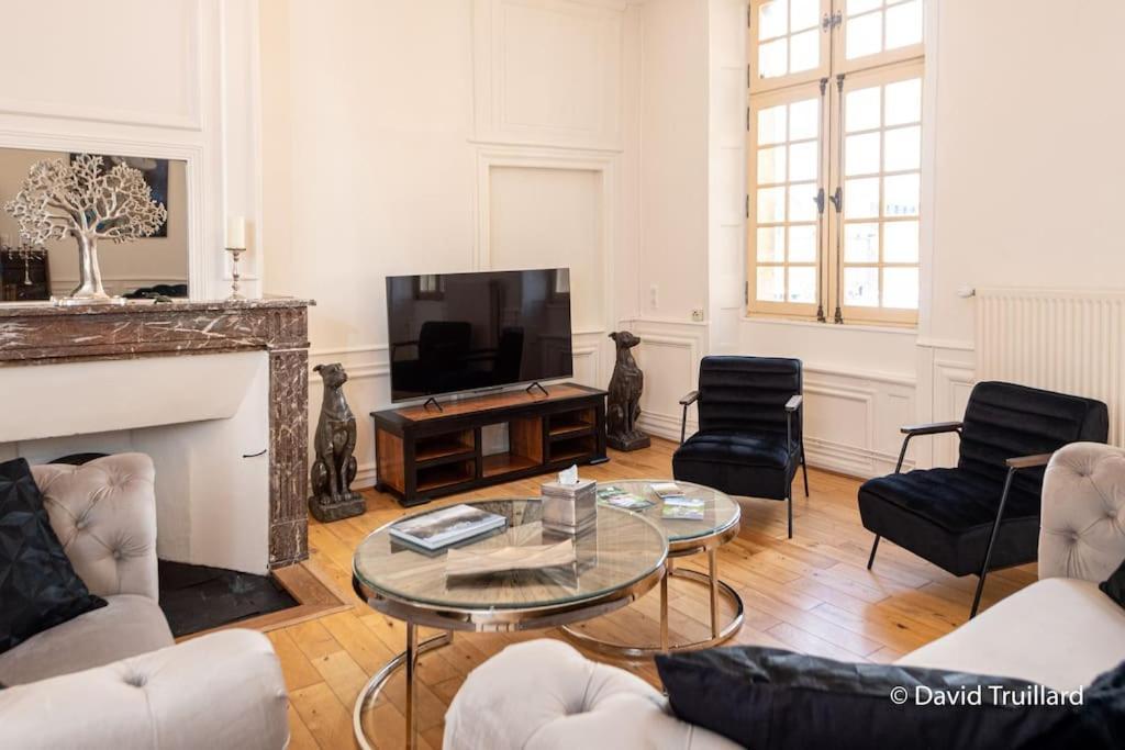 Suites Mana - Matahina Avec Vue Superbe Sur La Place Ducale Et Parking Prive Inclus Charleville-Mézières Kültér fotó