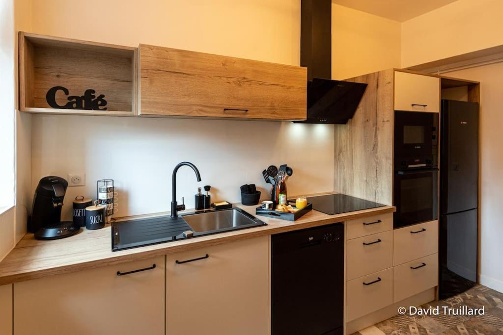 Suites Mana - Matahina Avec Vue Superbe Sur La Place Ducale Et Parking Prive Inclus Charleville-Mézières Kültér fotó
