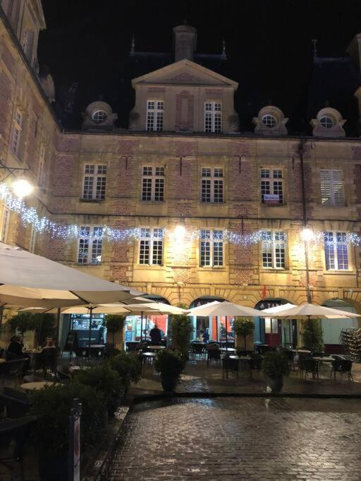 Suites Mana - Matahina Avec Vue Superbe Sur La Place Ducale Et Parking Prive Inclus Charleville-Mézières Kültér fotó