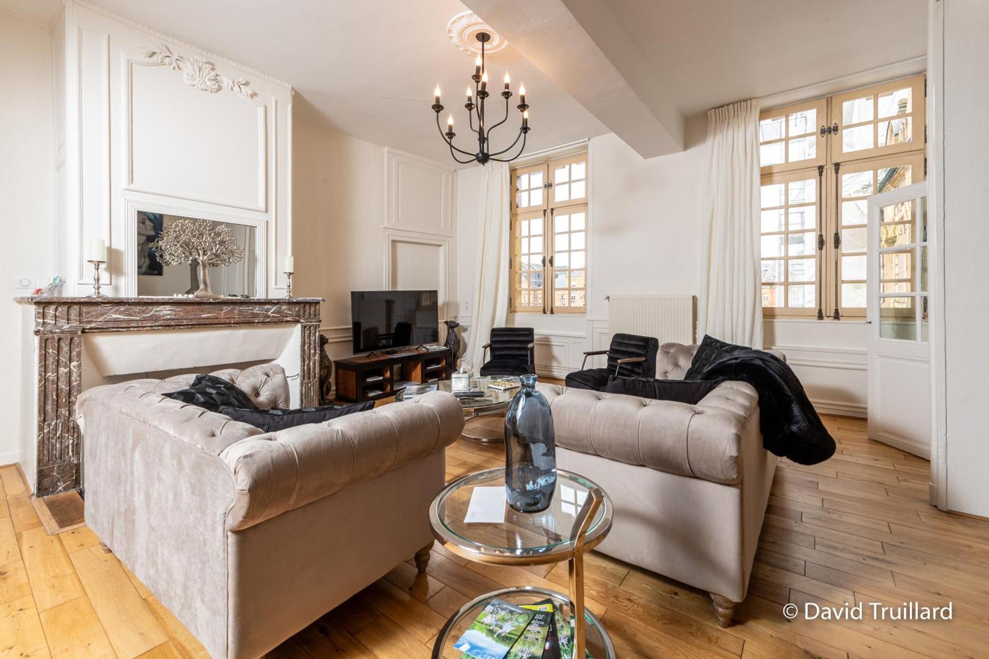 Suites Mana - Matahina Avec Vue Superbe Sur La Place Ducale Et Parking Prive Inclus Charleville-Mézières Kültér fotó