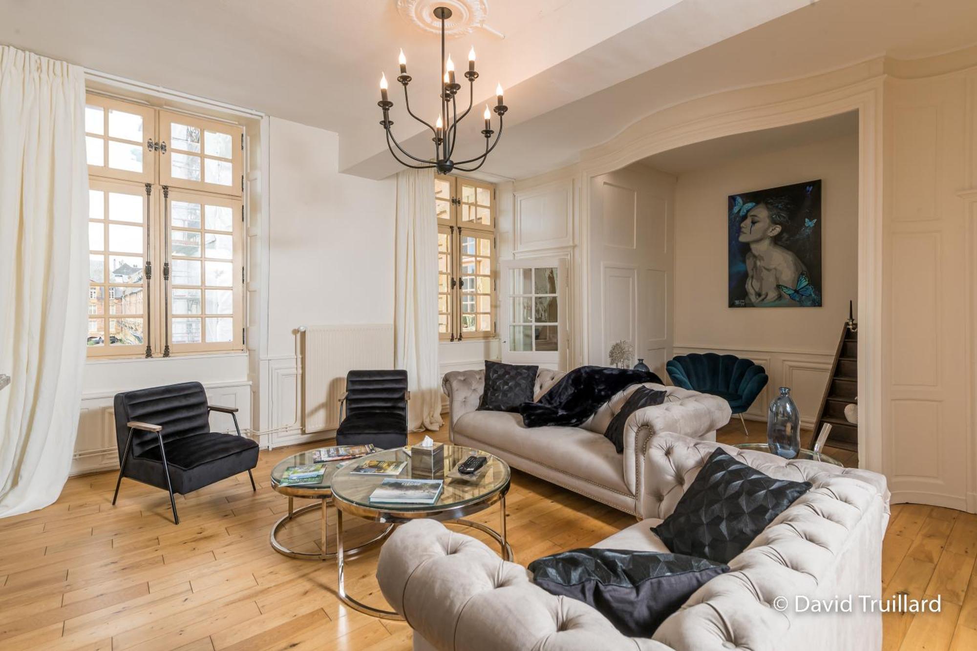 Suites Mana - Matahina Avec Vue Superbe Sur La Place Ducale Et Parking Prive Inclus Charleville-Mézières Kültér fotó