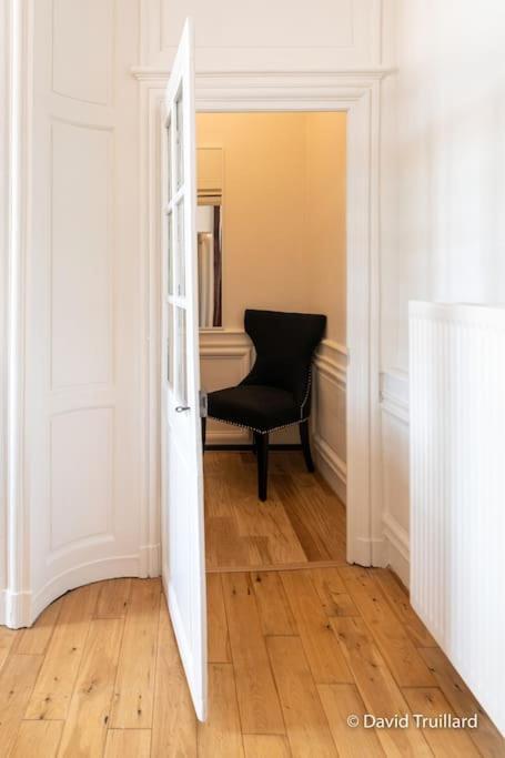 Suites Mana - Matahina Avec Vue Superbe Sur La Place Ducale Et Parking Prive Inclus Charleville-Mézières Kültér fotó