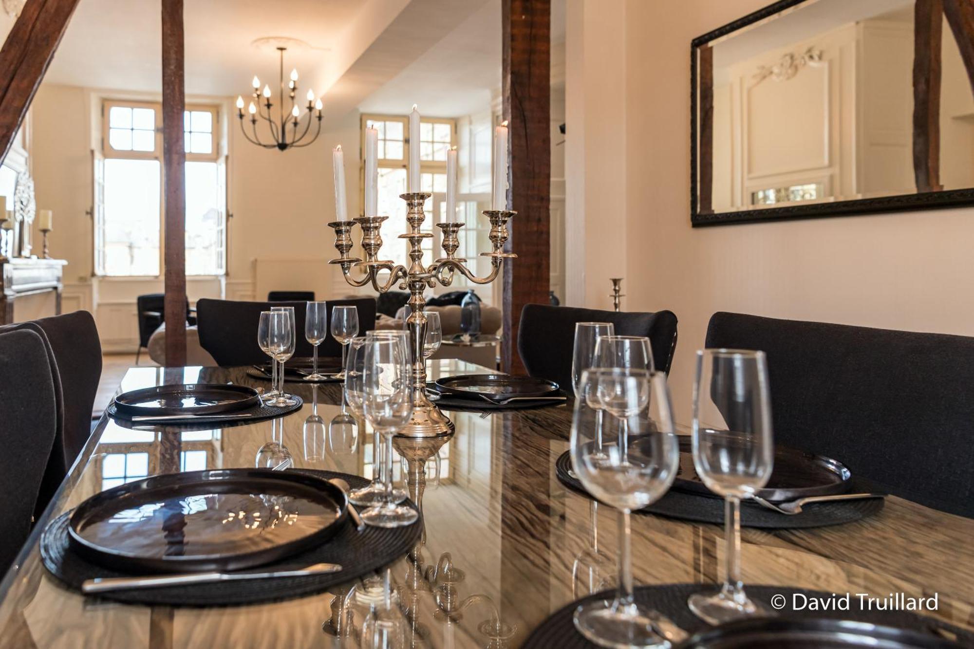 Suites Mana - Matahina Avec Vue Superbe Sur La Place Ducale Et Parking Prive Inclus Charleville-Mézières Kültér fotó
