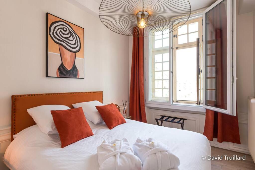 Suites Mana - Matahina Avec Vue Superbe Sur La Place Ducale Et Parking Prive Inclus Charleville-Mézières Kültér fotó