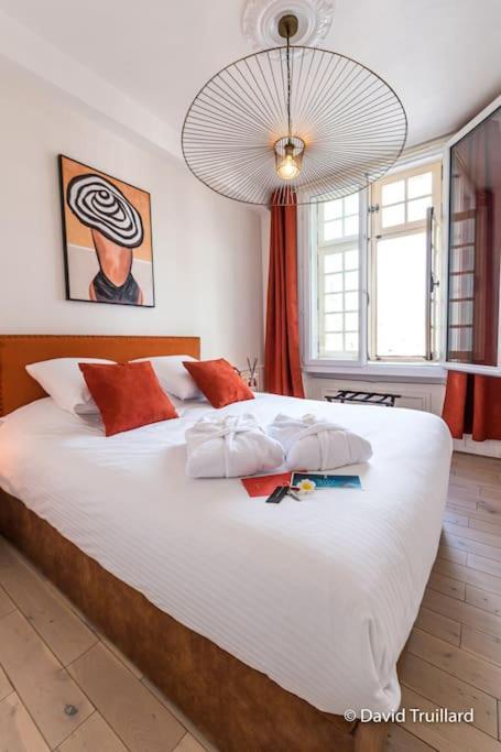 Suites Mana - Matahina Avec Vue Superbe Sur La Place Ducale Et Parking Prive Inclus Charleville-Mézières Kültér fotó